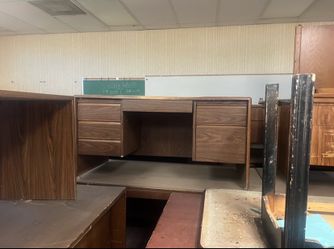 Commercial Executive Office Desk – Double Pedestal Wood Desk