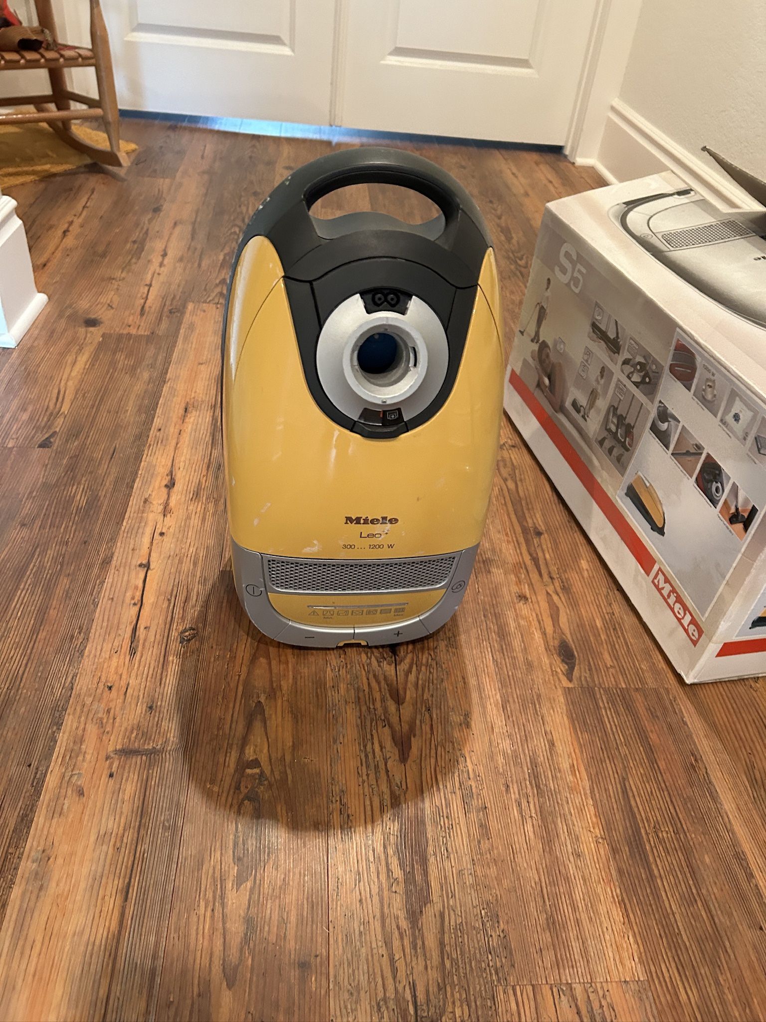 Miele “Leo” Canister Vacuum- Great Condition