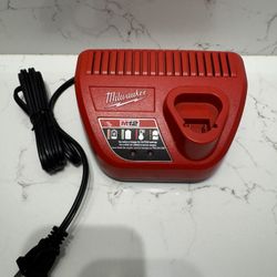Milwaukee M12 Lithium-ion Battery Charger