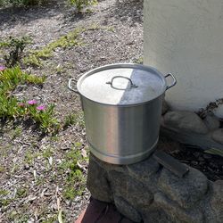 Large aluminum pot