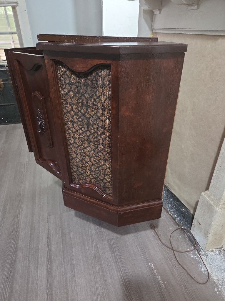 60 Years Old Vintage Victrola Still Work