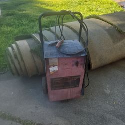 Speedway Start‑to‑Finish Battery Charger/Starter, a dependable heavy‑duty unit perfect for cars