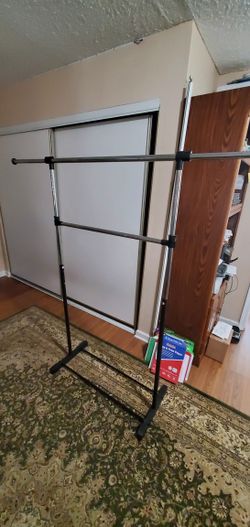 Adjustable Clothing Hanger