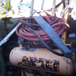 De Walt Air Compressor With Hose And Digital Tire Chuck 