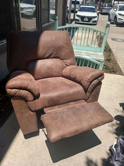 Beautiful in perfect condition rocker recliner