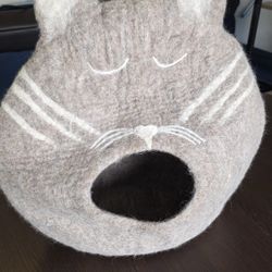 Cute Felt Cat House / Cat Bed 