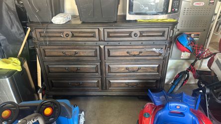 Dresser
