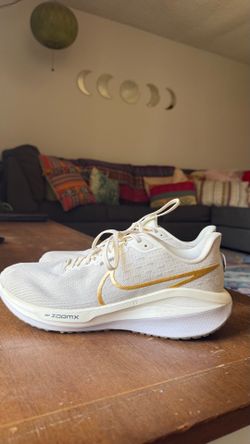 Nike Vomero 17 Women’s Road Running Shoes • Women’s Size 10