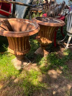 Set of Iron Urns