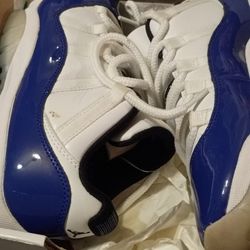 NEW  WMNS    AIR   JORDAN 11 RETRO LOW SNEAKERS SIZE 8   BLUE/ WHITE