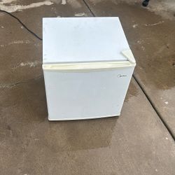 Mini Fridge 