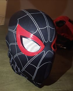 Spider-Man Miles Morales Cosplay Shield Spidey Mask - Moving Eyes Chin Control