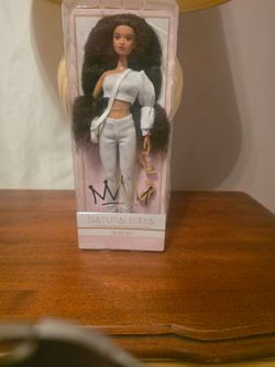 Naturalistas barbie doll