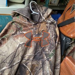 Under armor Size Ylg 