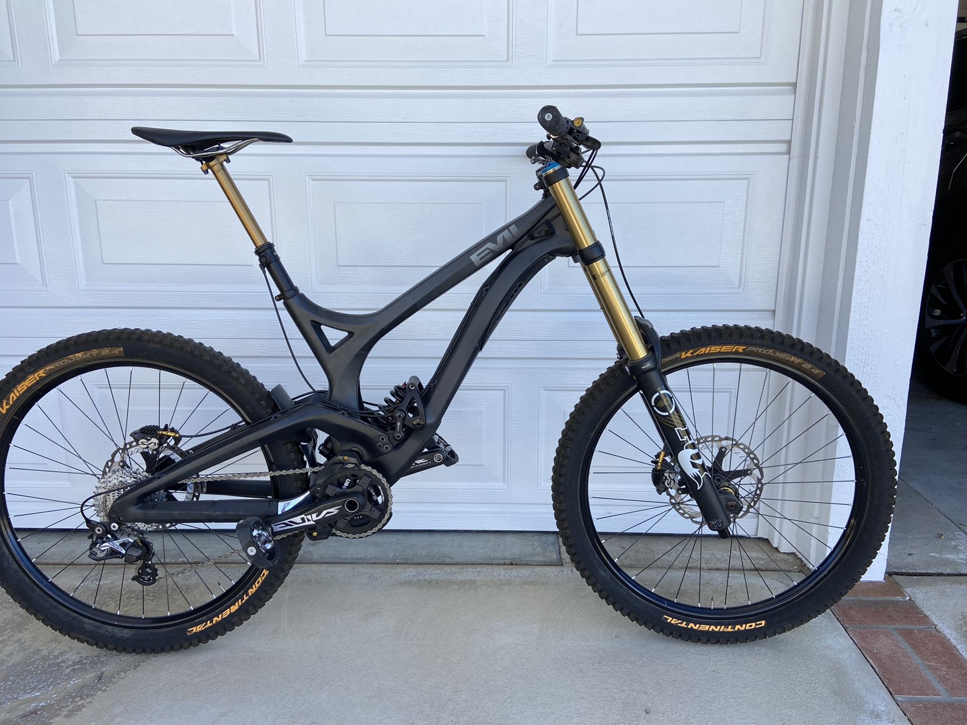 Evil Undead mountain bike, Size L, Near-mint Condition, Only Top Shelf Components, $4,500 OBO