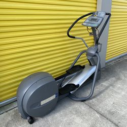 Precor EFX 5.21i Elliptical In Near New Condition- Commercial Gym Quality