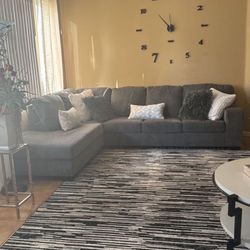 *** Beautiful grey sectional - New ***