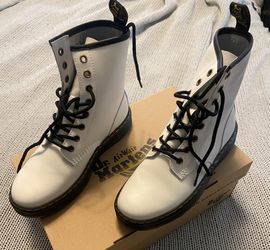 Dr marten White Boots