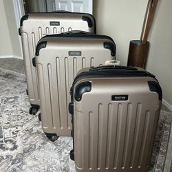 3 Piece Kenneth Cole Luggage Set