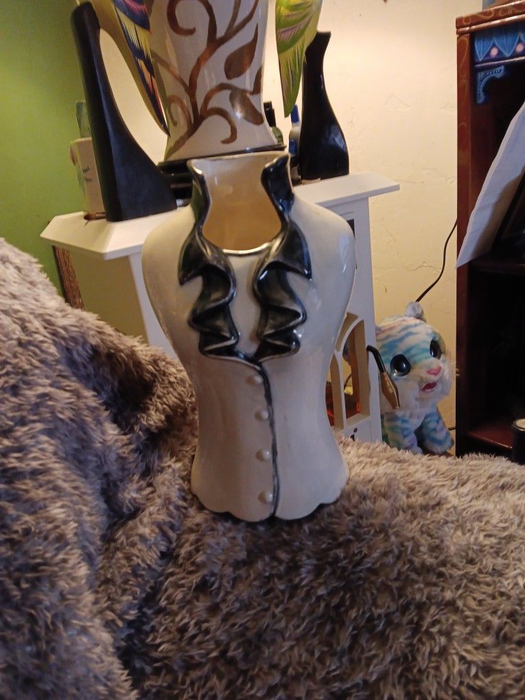 VINTAGE VASE, FEMALE BUST