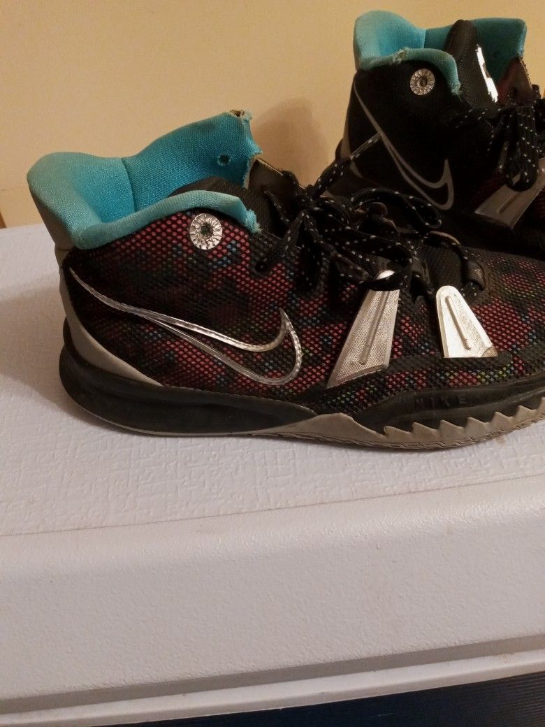 Nike.Kyrie. Size 5 Used In Good Condition