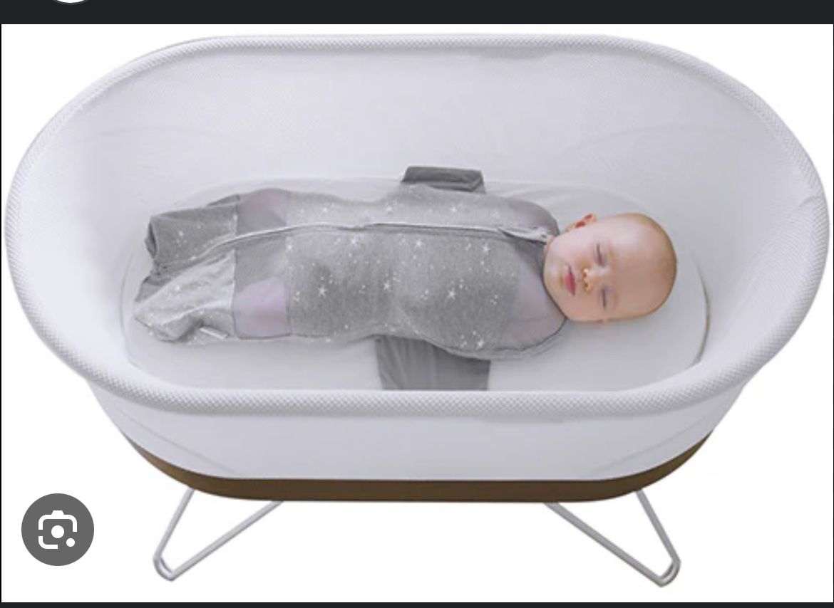 SNOO BASSINET! NEW-NEVER OPENED BOX.