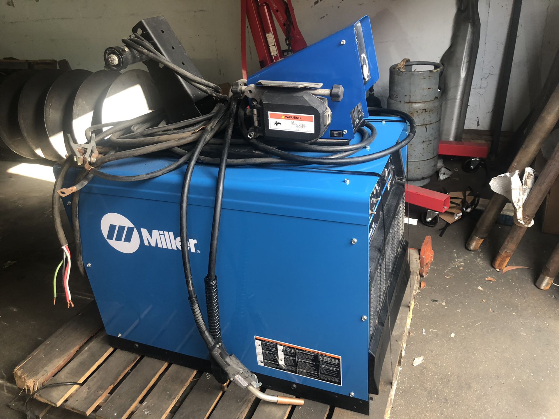 Miller PRO Dimension 652 Portable Welder with Accessory Wiring HEAVY-DUTY