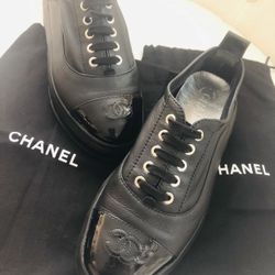 AUTHENTIC CHANEL TENNIS SHOES Size 37B  
