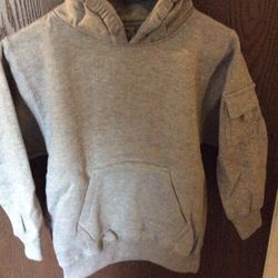 Hooded sweatshirt with pocket