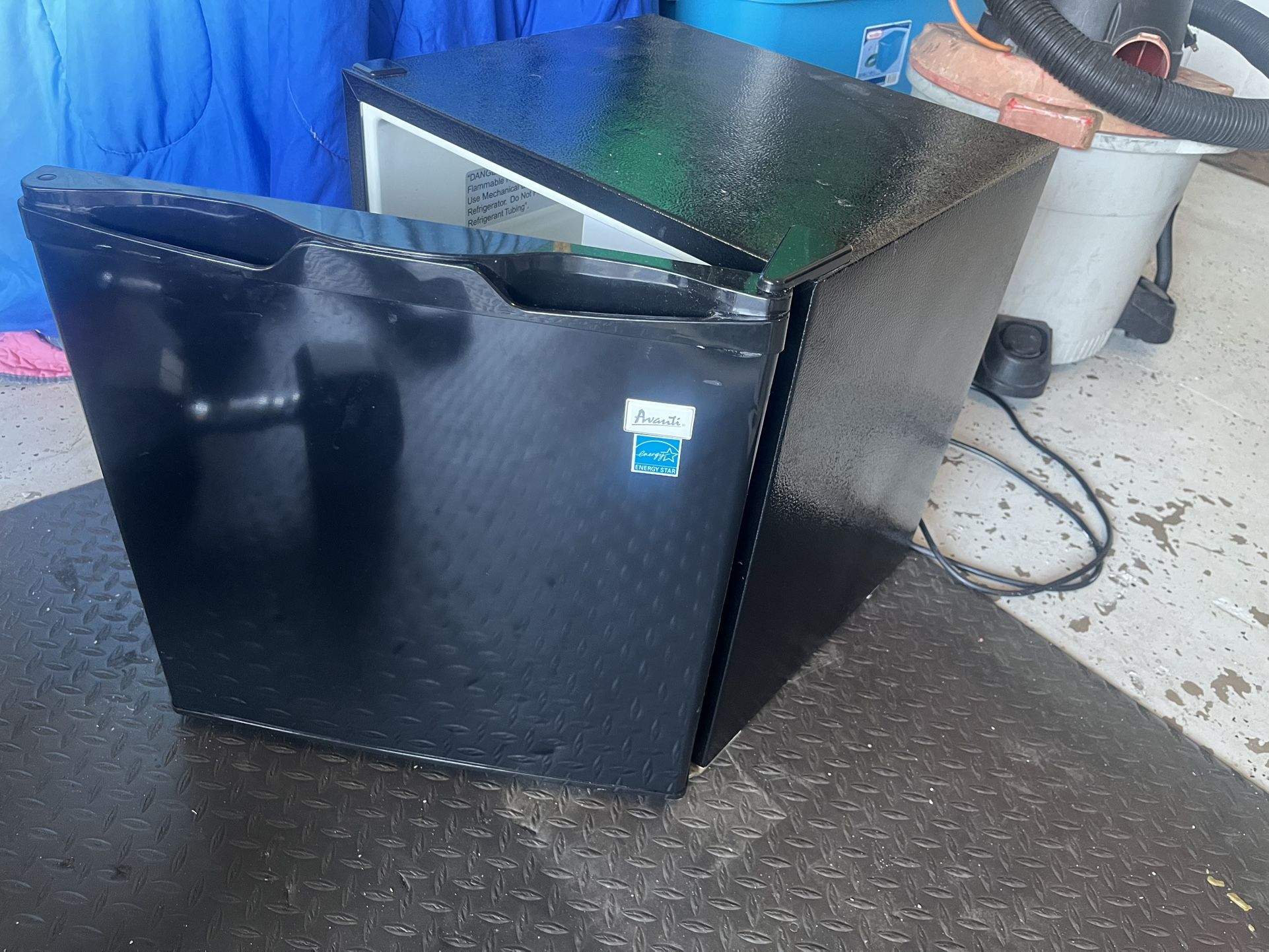 Avanti Mini Fridge $$$ 50 $$$