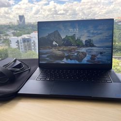 Razer Blade 15 Gaming Laptop | RTX 3070 - i7-10750H - 16GB RAM - QHD 165Hz - Sleek RGB - VR & Creator Ready