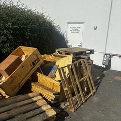 Free pallets And Wood 