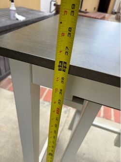 Small kitchen table with 2 chairs