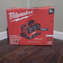 MILWAUKEE M18 VT FAST CHAEGER PACKOUT NEW 
