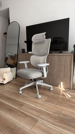 Ergonomic office/desk chair (New)!