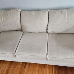 Comfortable and clean 3-seat sofa in good condition. Includes a matching protective sofa cover, which helps keep the sofa clean and protected. The cus