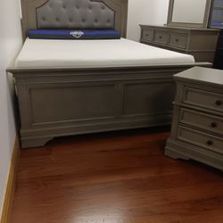 *Weekend Special!!!*---Classic Frisco Queen/King Bedroom Sets---From $799!!!---Delivery And Financing🙌
