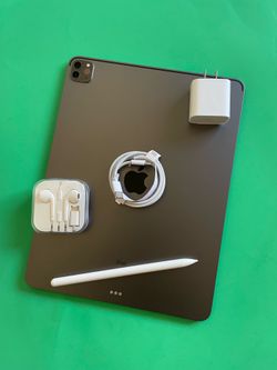 Apple IPad Pro 12.9” 5th Generation (M1 chip/ Face ID/2021) 128GB with pen, keyboard & Accessories