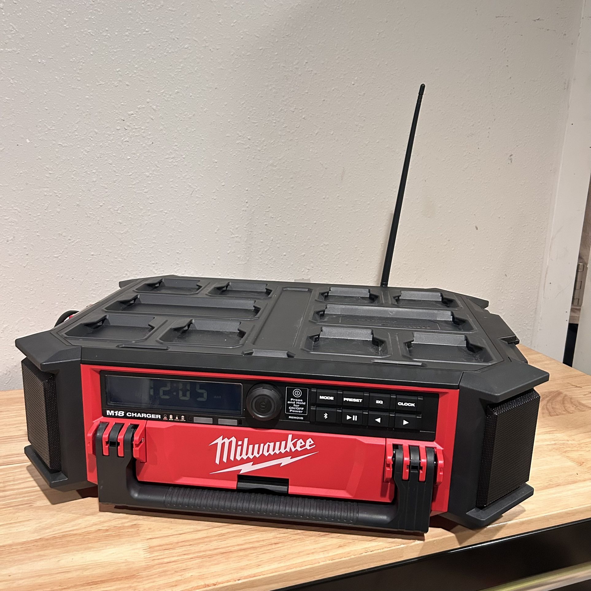 Milwaukee M18 PACKOUT Radio/Speaker (Tool Only)
