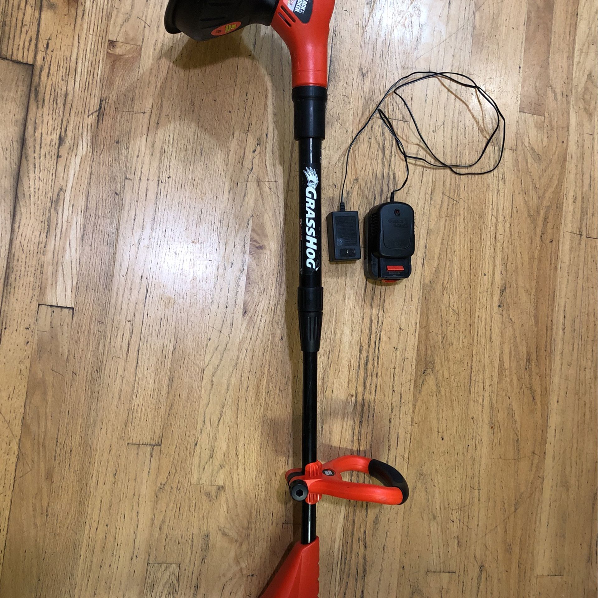 BLACK+DECKER LST400 20V Lithium High Performance Trimmer and Edger for Sale  in Beaverton, OR - OfferUp