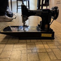 Singer 221-1 sewing machine (vintage/rare)
