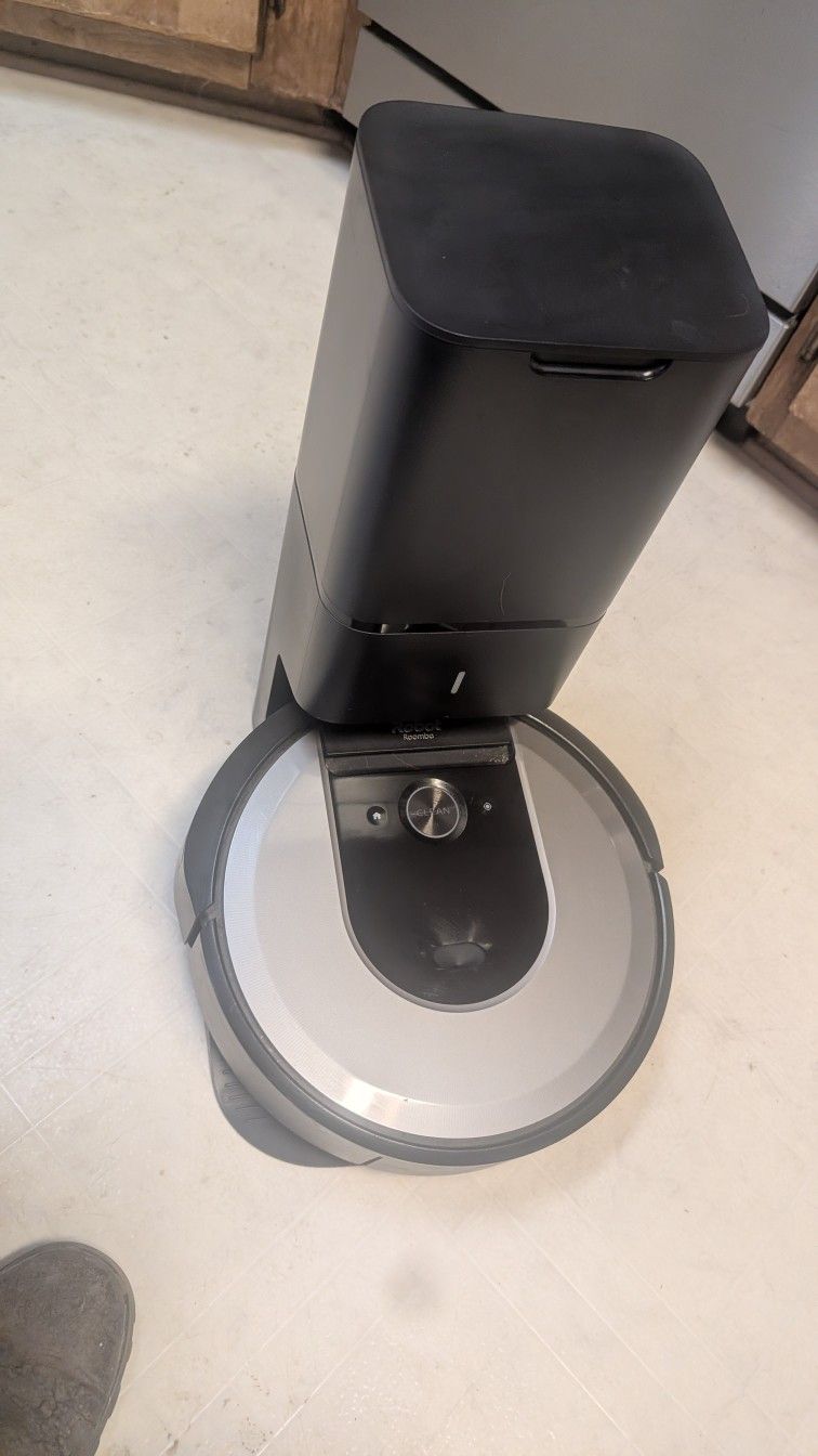 ROOMBA IROBOT Vacuum $200