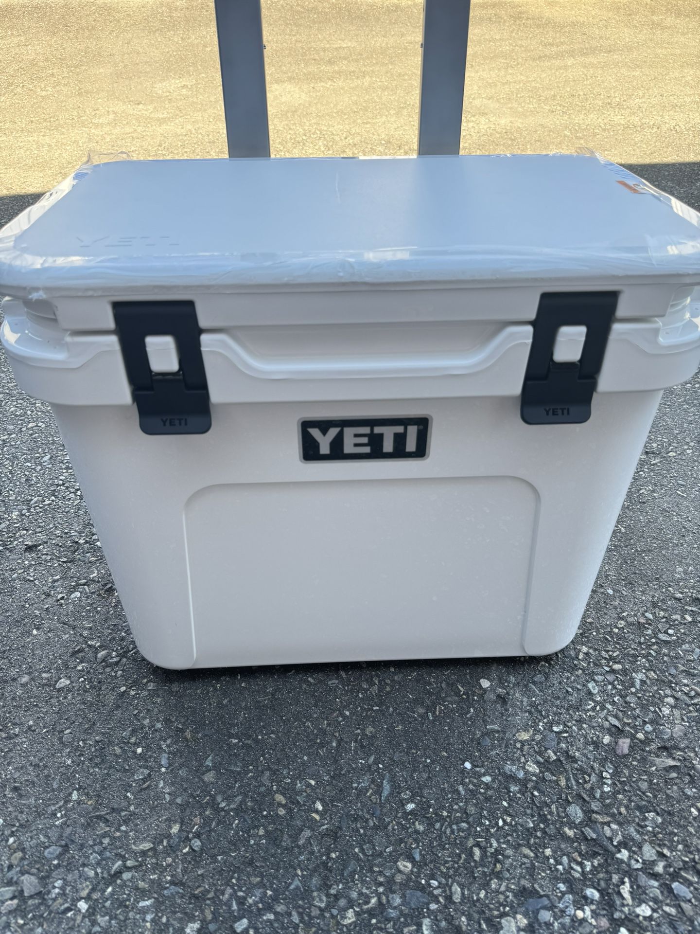 YETI Cooler Roadie 32 BRAND NEW