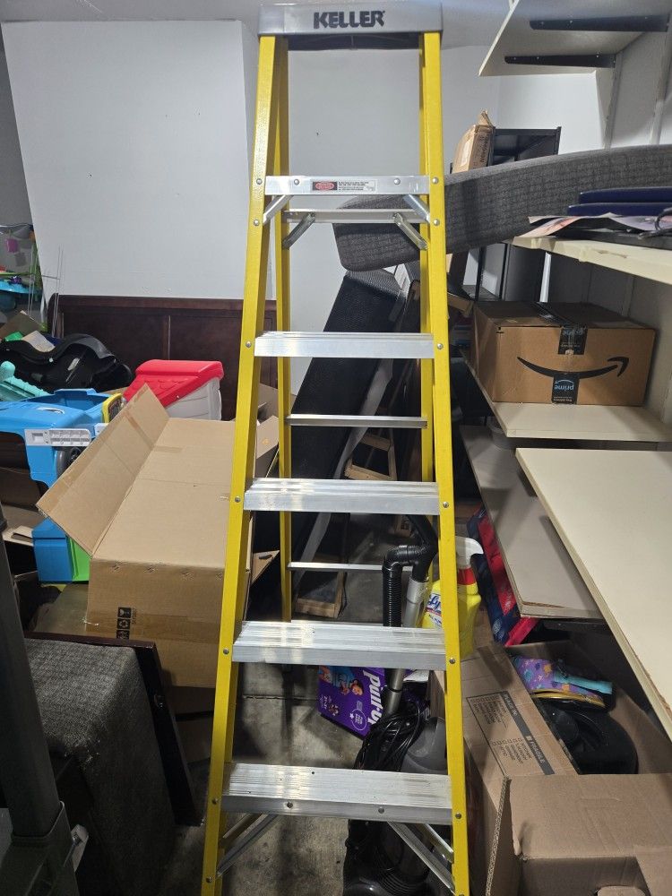 7ft Fiberglass Ladder