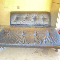 Couch Black 