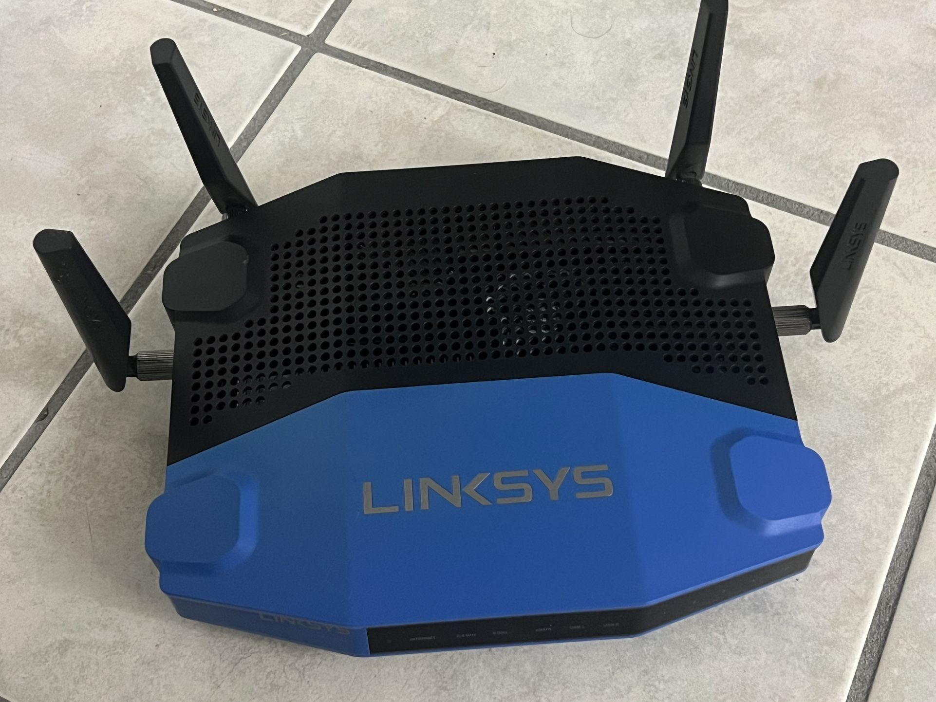 Linksys Network Router (WRT1900AC)