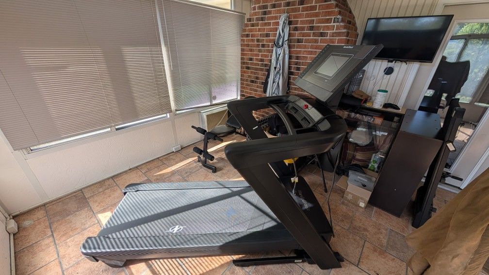 Nordic Track Commercial 1250 Treadmill
