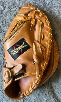 Diamond Fast Pitch Softball Catcher’s Mitt