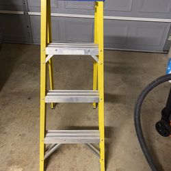 Werner 4’ Type I heavy duty 250 lbs fiberglass ladder