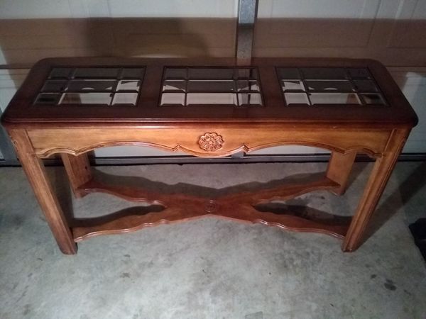 Light Cherry Indonesian Sofa Table With Three Leaded Beveled Gl Inserts Excellent Condition Size Is 50 Long By 16 Wide 26 High For In
